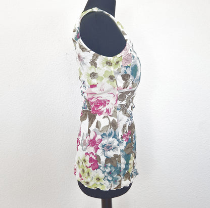 Einzigartiges und nachhaltiges Vintage Top in weiss-rosa-pink mit Blumen und Mesh. Side.