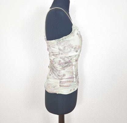 Einzigartiges und nachhaltiges Vintage Top in hellgrün-lila-gelb mit Blumen und Paisley. Side.