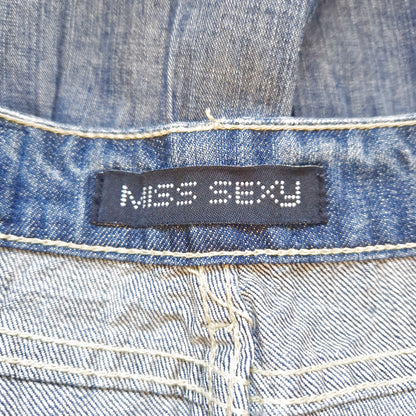 Einzigartiger und nachhaltiger Vintage Jeansrock mit Rüschen. Tag.