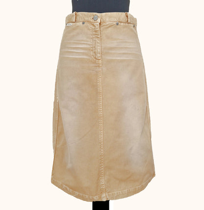 Einzigartiger und nachhaltiger Vintage Jeansrock in hellbraun von Calvin Klein. Front.