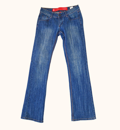 Einzigartige und nachhaltige Vintage Jeans in blau und low rise. Front.