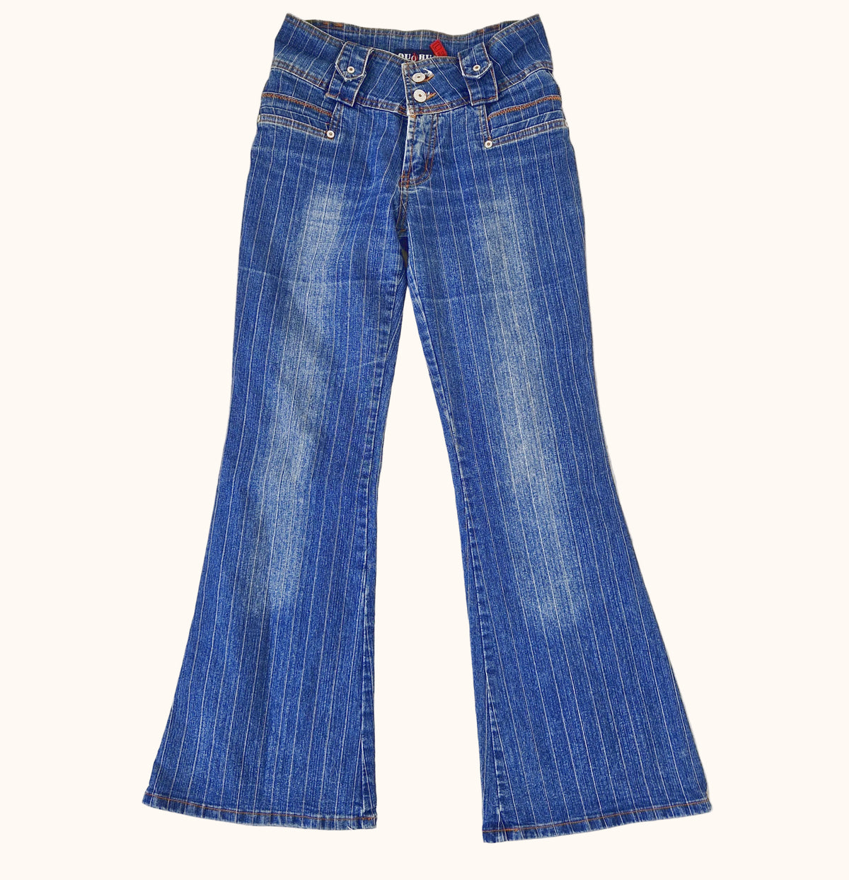 Einzigartige und nachhaltige Vintage Jeans in blau mit Nadelstreifen. Front.
