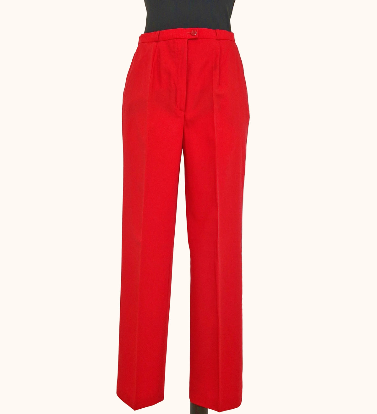 Einzigartige und nachhaltige rote Vintage Hose. Front.