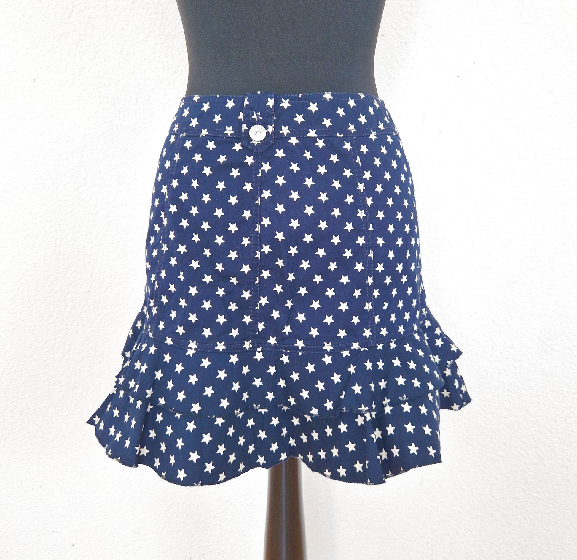 Einzigartiger und nachhaltiger Vintage Minirock in blau-weiss mit Sternen. Back.