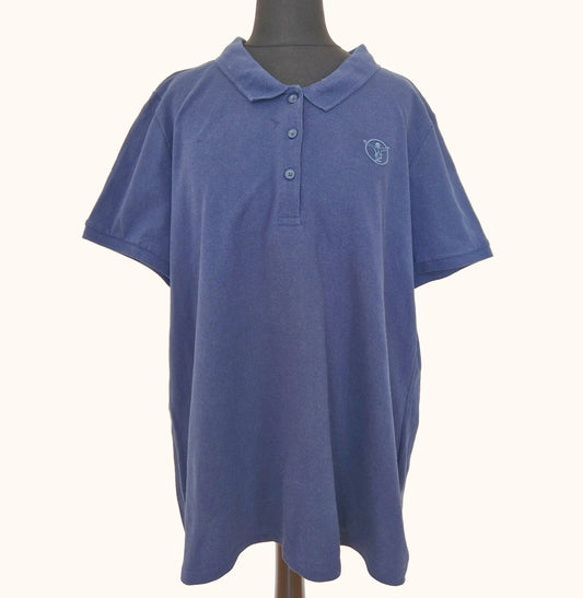 Einzigartiges und nachhaltiges Vintage Poloshirt in dunkelblau von Chiemsee. Front.