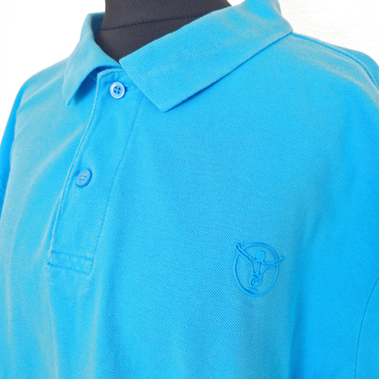 Einzigartiges und nachhaltiges Vintage Poloshirt in türkis von Chiemsee. Close-up.