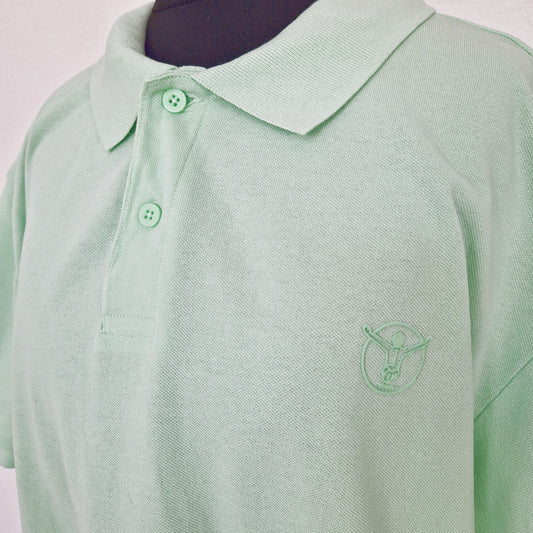 Einzigartiges und nachhaltiges Vintage Poloshirt in pastellgrün von Chiemsee. Close-up.