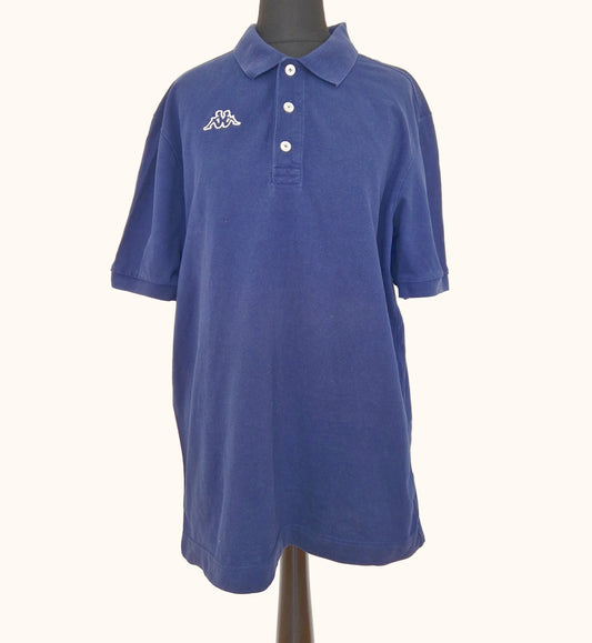 Einzigartiges und nachhaltiges Vintage Poloshirt in dunkelblau von Kappa. Front.
