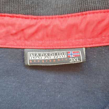 Einzigartiges und nachhaltiges Vintage Poloshirt in schwarz-weiss-rot von Napapijri. Tag.