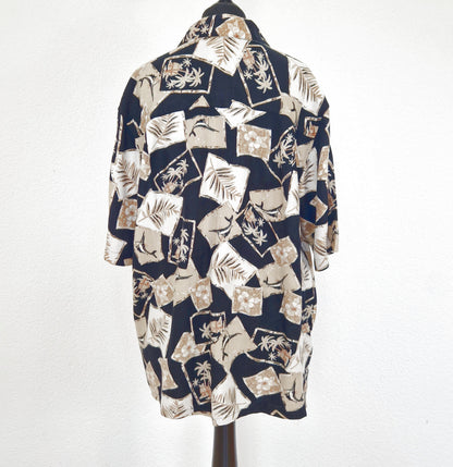 Einzigartiges und nachhaltiges Vintage Hemd in schwarz-beige-weiss mit Palmen. Back.