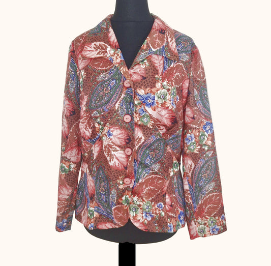 Einzigartiger und nachhaltiger Vintage Blazer in altrosa-lachs-blau mit Blumen. Front.