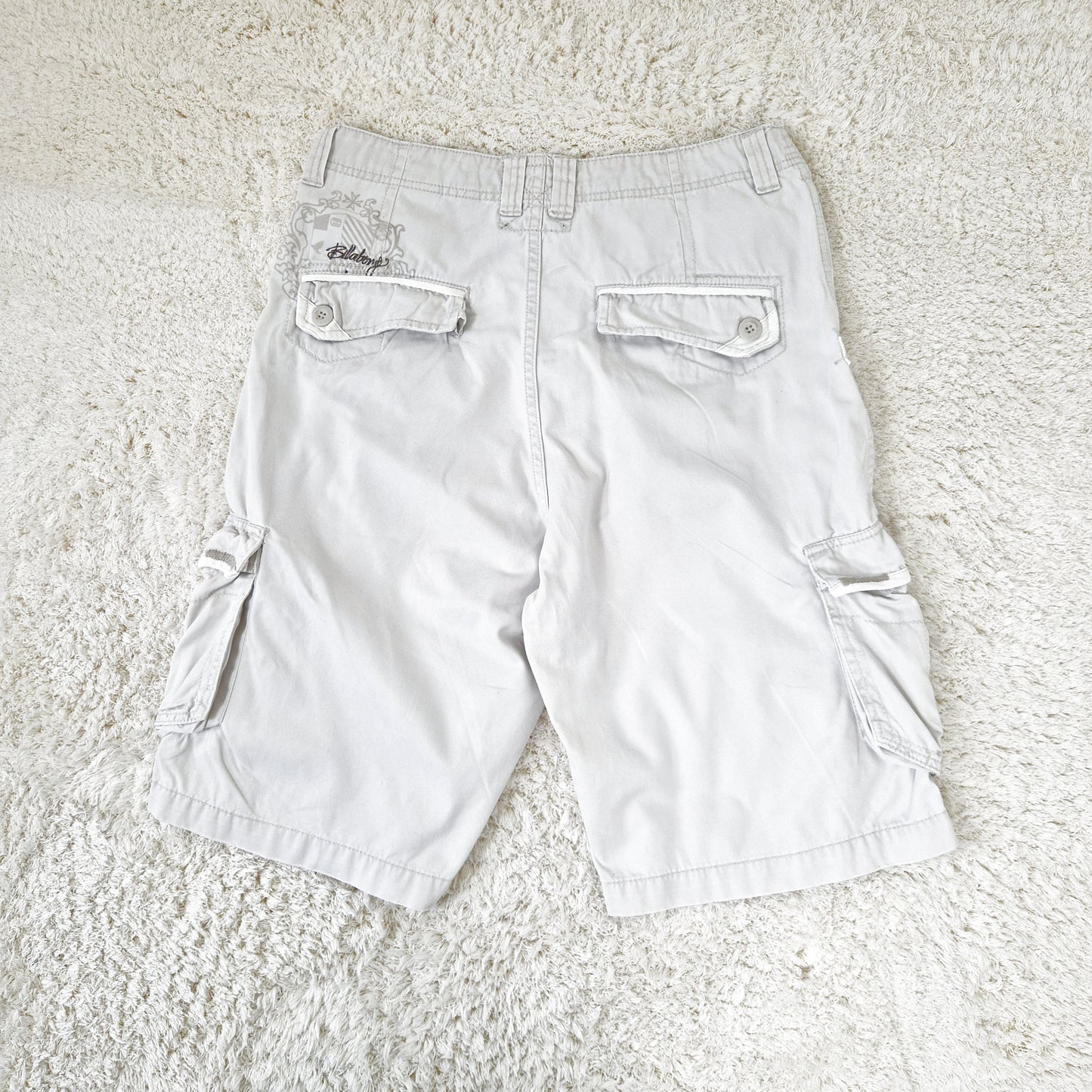 Einzigartige und nachhaltige Vintage Shorts in hellbeige von Billabong. Back.
