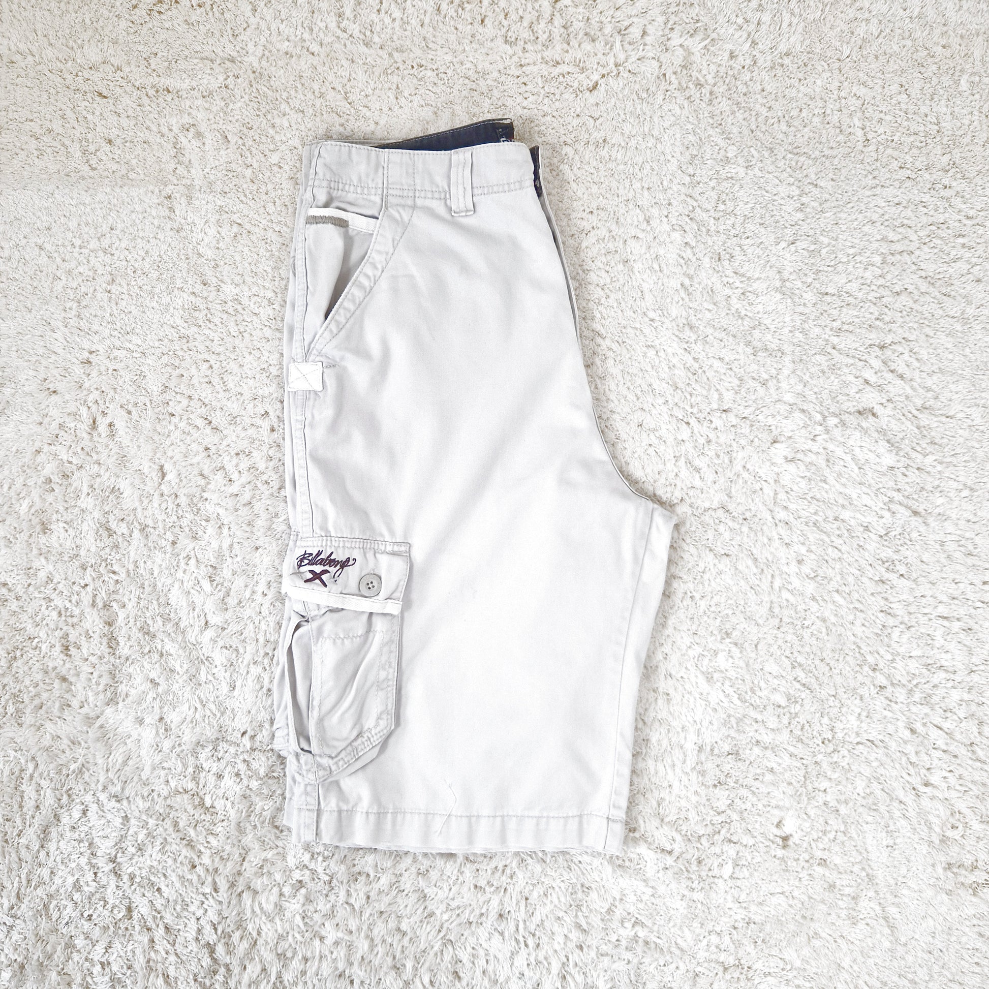 Einzigartige und nachhaltige Vintage Shorts in hellbeige von Billabong. Side 2.