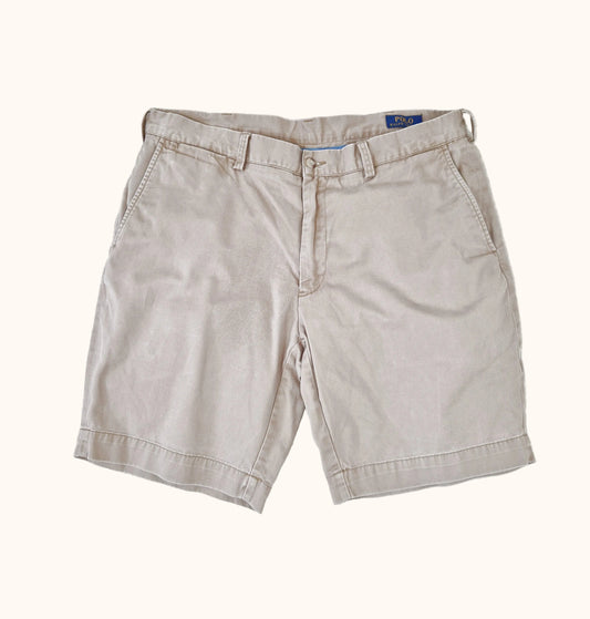 Einzigartige und nachhaltige Vintage Shorts in beige von Ralph Lauren. Front.