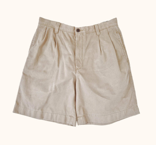 Einzigartige und nachhaltige Vintage Shorts in hellbraun von Nautica. Front.