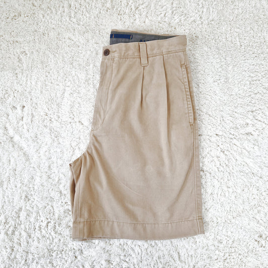 Einzigartige und nachhaltige Vintage Shorts in hellbraun von Nautica. Side.