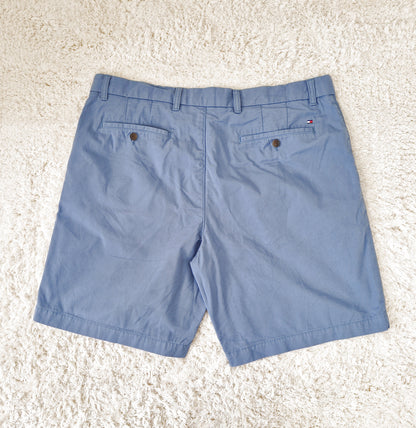 Einzigartige und nachhaltige Vintage Shorts in mittelblau von Tommy Hilfiger. Back.