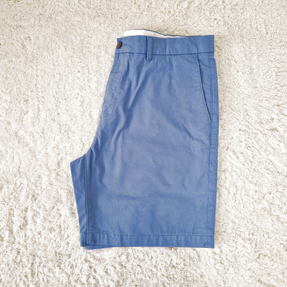 Einzigartige und nachhaltige Vintage Shorts in mittelblau von Tommy Hilfiger. Side.