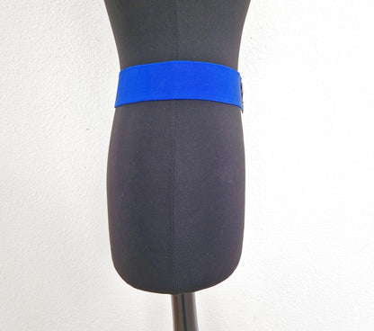 Einzigartiger und nachhaltiger Vintage Gürtel in blau-gold. Side.