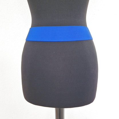 Einzigartiger und nachhaltiger Vintage Gürtel in blau-gold. Back.