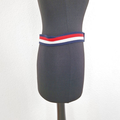 Einzigartiger und nachhaltiger Vintage Gürtel, Ring belt, in blau-rot-weiss. Side.
