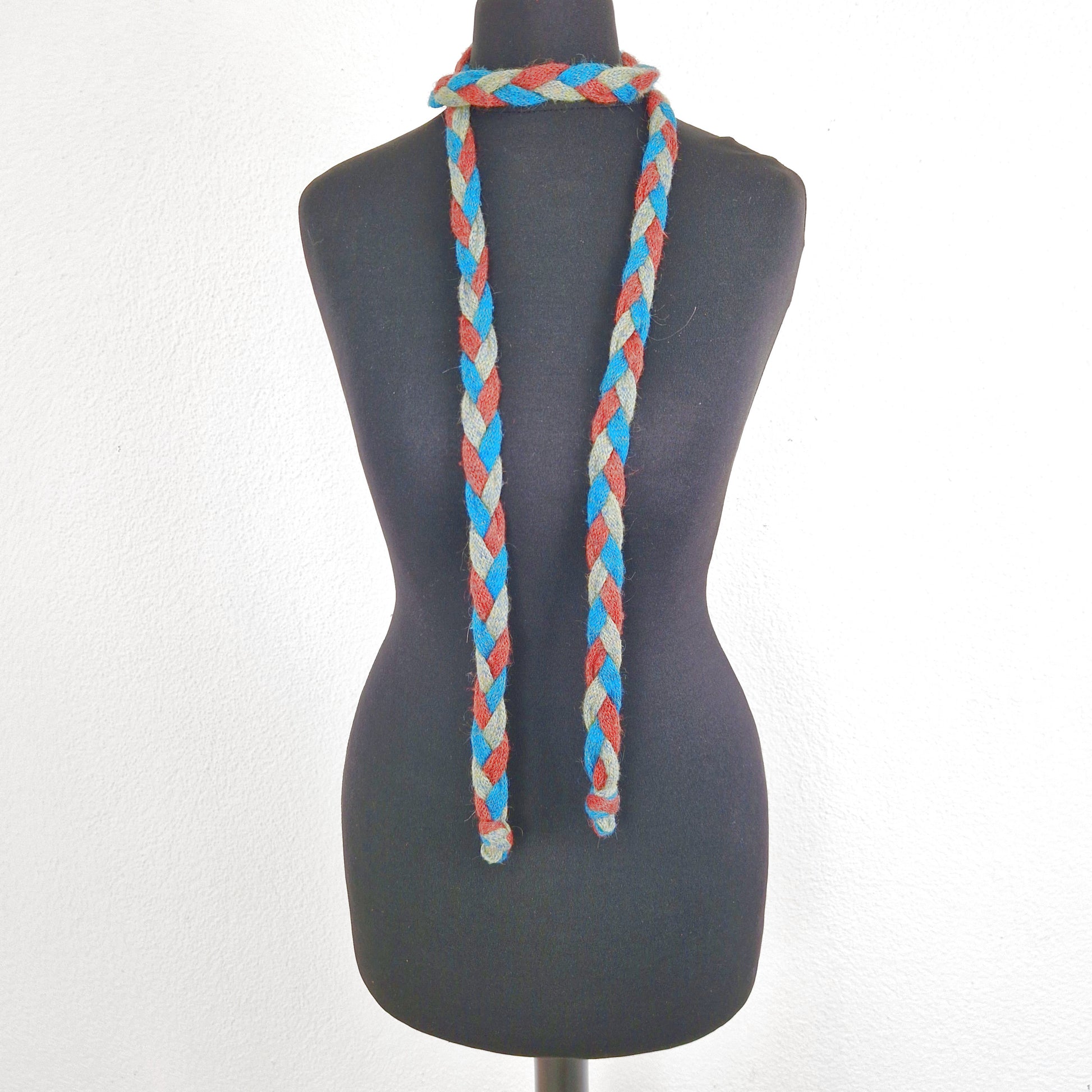 Einzigartiger und nachhaltiger Vintage Bindegürtel oder Schal in braun-türkis-grün mit Zopfmuster. Scarf.