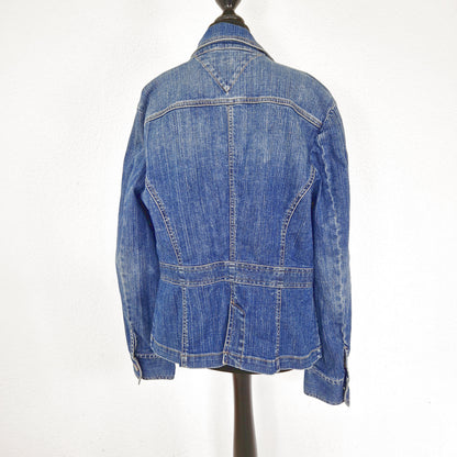 Einzigartige und nachhaltige Jeansjacke in blau von Tommy Hilfiger. Back.