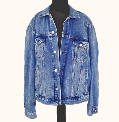 Einzigartige und nachhaltige Vintage Jeansjacke in blau von GAP. Front.
