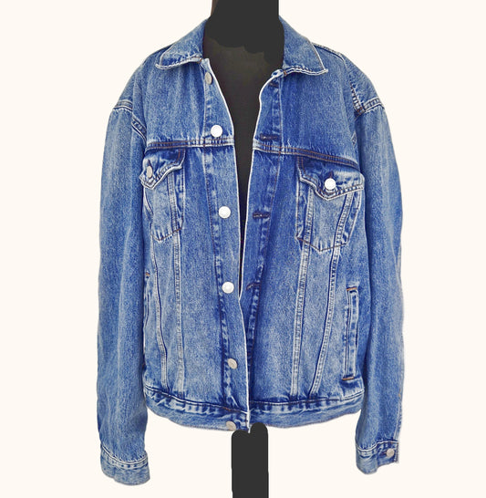 Einzigartige und nachhaltige Vintage Jeansjacke in blau von GAP. Front.