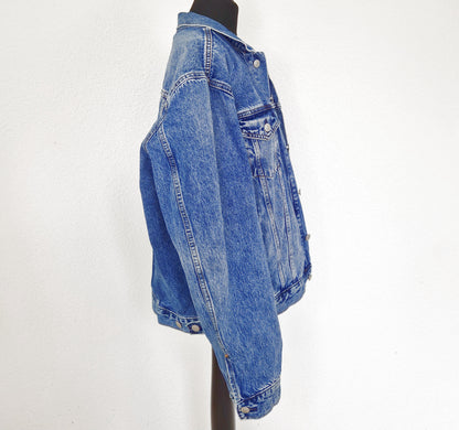 Einzigartige und nachhaltige Vintage Jeansjacke in blau von GAP. Side.