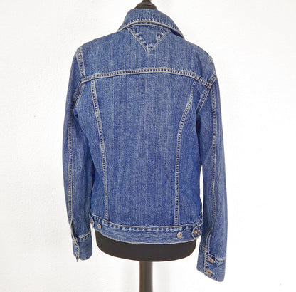 Einzigartige und nachhaltige Vintage Jeansjacke in blau von Tommy Hilfiger. Back.