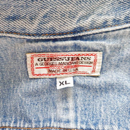 Einzigartige und nachhaltige Vintage Jeansjacke in blau von Guess mit Harley-Davidson Logo. Tag.