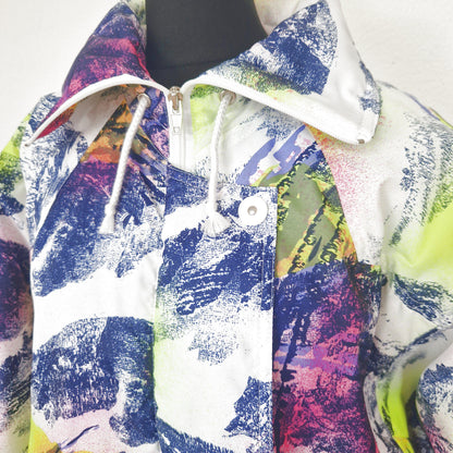 Einzigartige und nachhaltige Vintage Skijacke in weiss-blau-neongelb. Close-up 2.