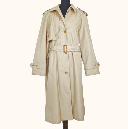 Einzigartiger und nachhaltiger Vintage Trenchcoat in khakibeige. Front.