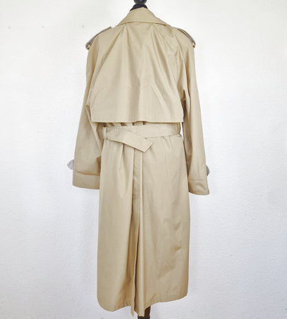 Einzigartiger und nachhaltiger Vintage Trenchcoat in khakibeige. Back.
