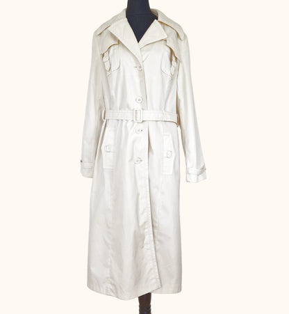 Einzigartiger und nachhaltiger Vintage Trenchcoat in eierschale. Front.