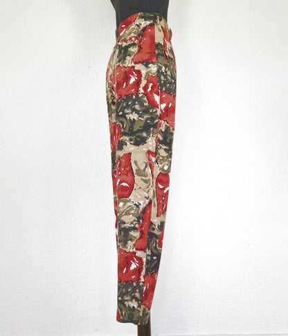 Einzigartige und nachhaltige Vintage Hose in braun-grün-khaki mit Blattmuster. Side.