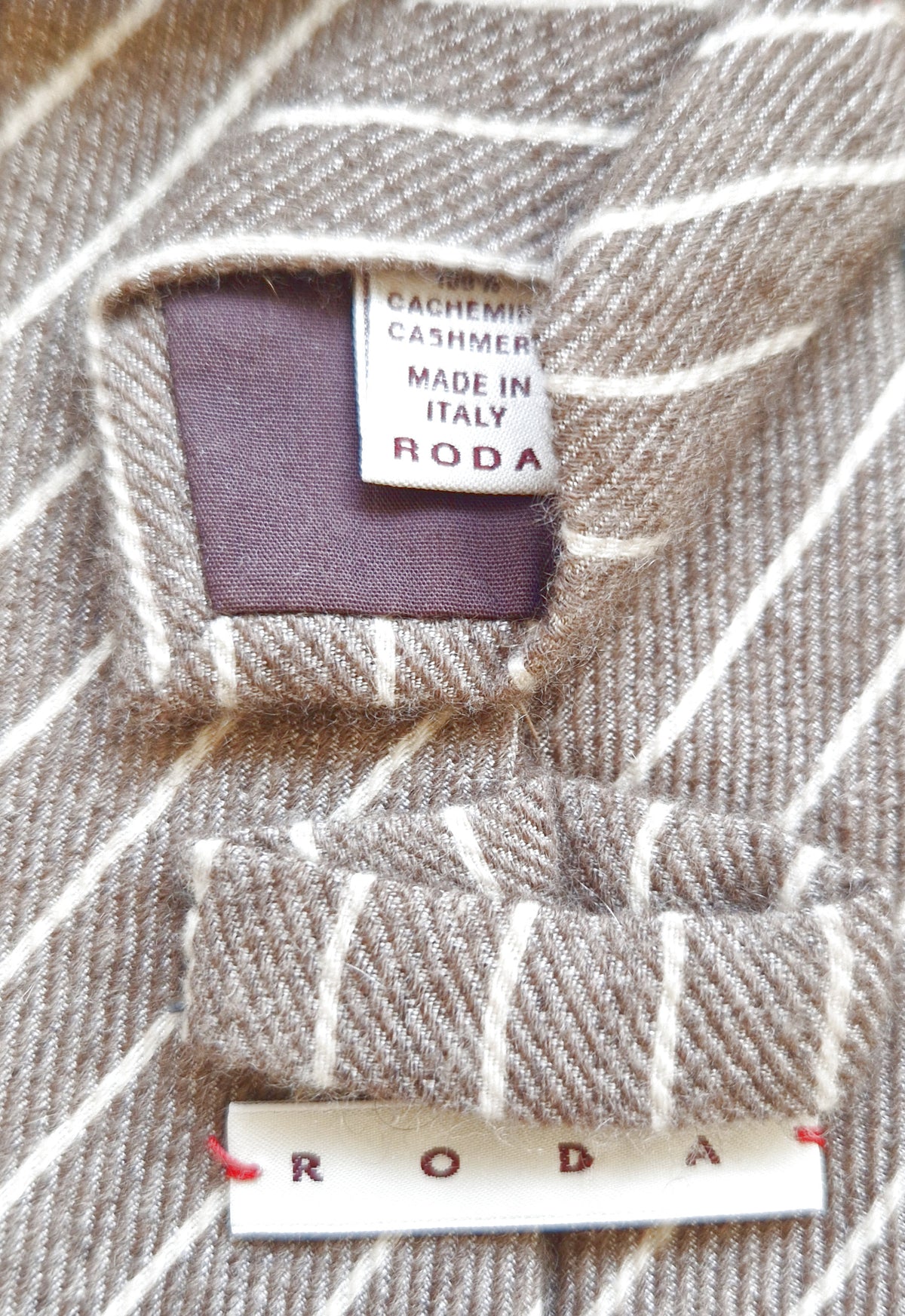 Einzigartige und nachhaltige Vintage Krawatte in braun-beige, gestreift, aus Kaschmir. Tag.