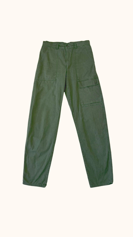Einzigartige und nachhaltige Vintage Hose in oliv von Levi's. Front.