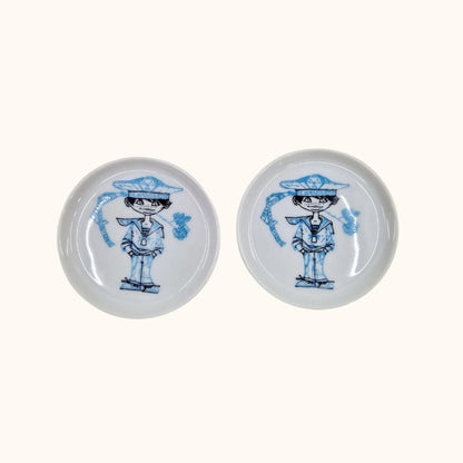 2 einzigartige und nachhaltige Vintage Untersetzer in weiss-blau von Fürstenbeg. 2 unique and sustainable vintage coasters in white-blue from Fürstenberg. Above.