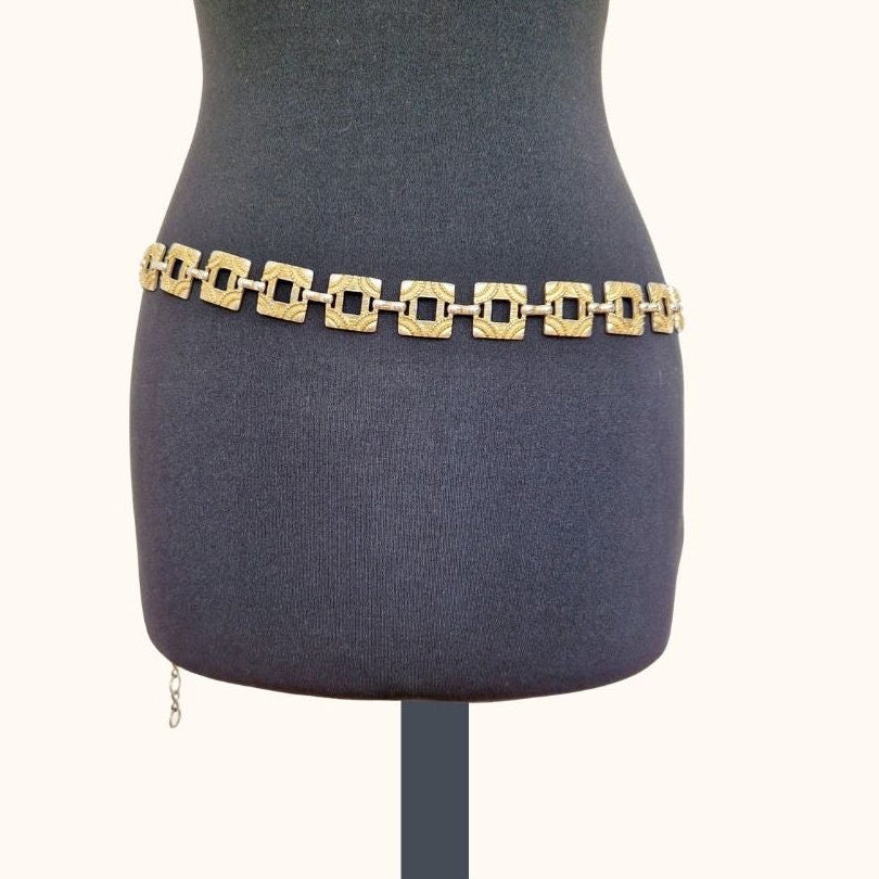 Einzigartiger und nachhaltiger Vintage Gürtel in gold-silber, Kette. Unique and sustainable vintage belt in gold-silver, chain. Front.