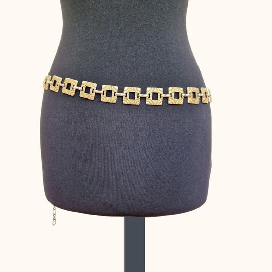 Einzigartiger und nachhaltiger Vintage Gürtel in gold-silber, Kette. Unique and sustainable vintage belt in gold-silver, chain. Front.