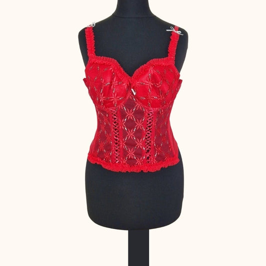 Einzigartiges und nachhaltiges Vintage Corset in rot-silber. Unique and sustainable vintage corset in red-silver. Front.