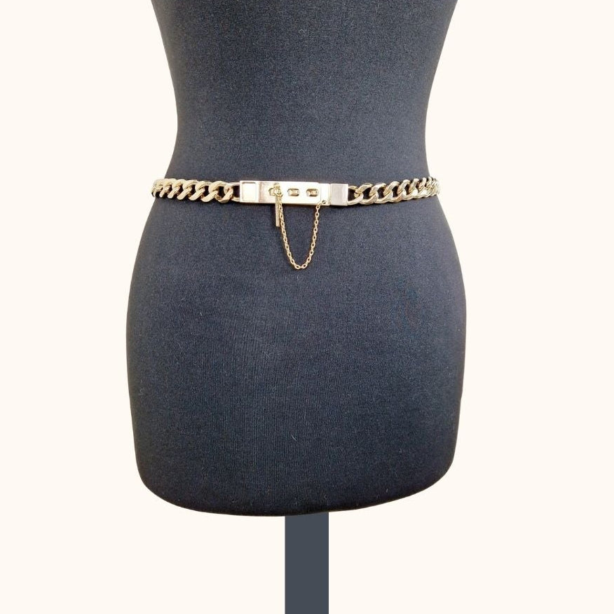 Einzigartiger und nachhaltiger Vintage Kettengürtel. Unique and sustainable vintage chain belt. Front.