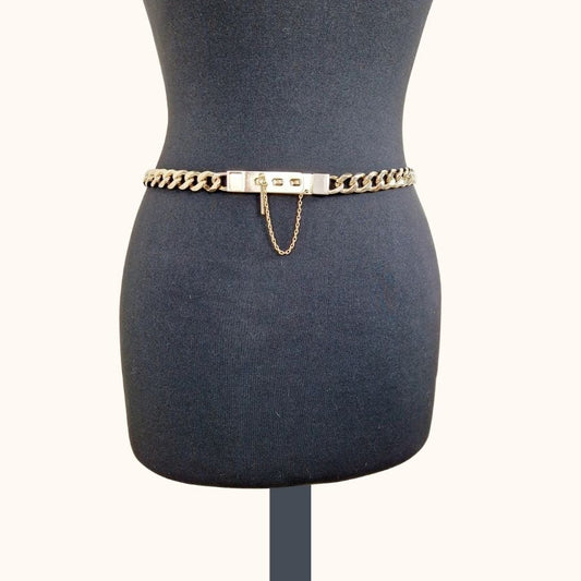 Einzigartiger und nachhaltiger Vintage Kettengürtel. Unique and sustainable vintage chain belt. Front.