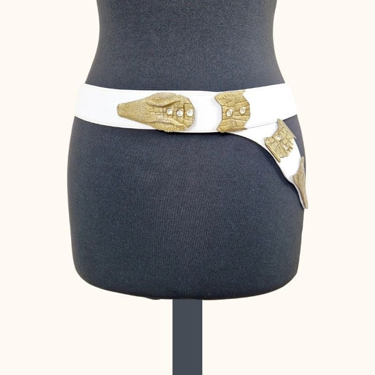 Einzigartiger und nachhaltiger Vintage Gürtel in weiss mit Schlange. Unique and sustainable vintage belt in white with snake. Front.