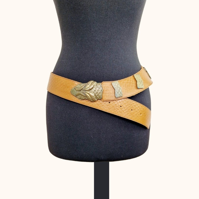 Einzigartiger und nachhaltiger Vintage Gürtel mit Schlange. Unique and sustainable vintage belt with snake. Front.