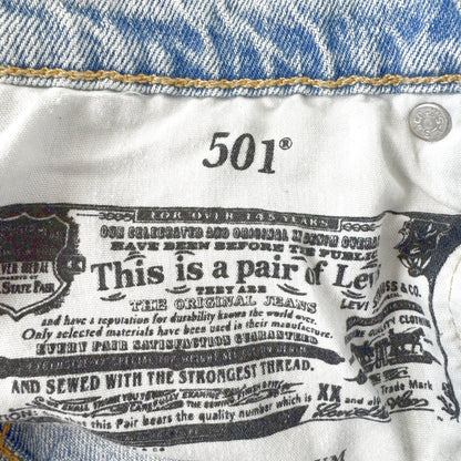 Einzigartige und nachhaltige Vintage Jeans in hellblau von Levi's. Inside.