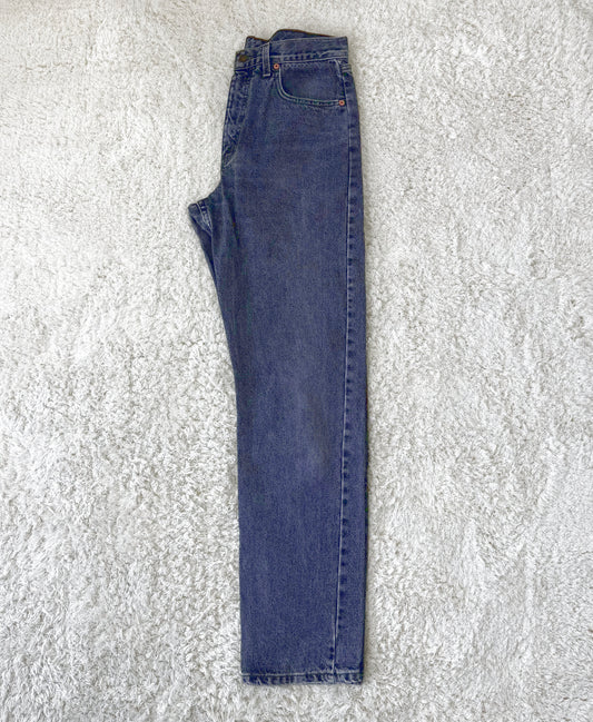 Einzigartige und nachhaltige Vintage Jeans von Levi's in washed black. Side.