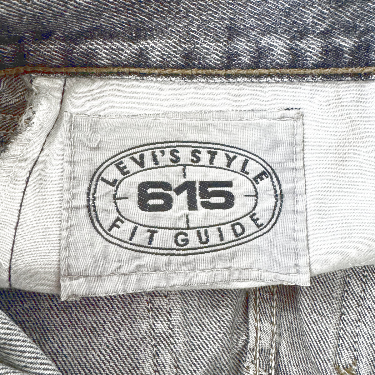 Einzigartige und nachhaltige Vintage Jeans von Levi's in washed black. Inside.